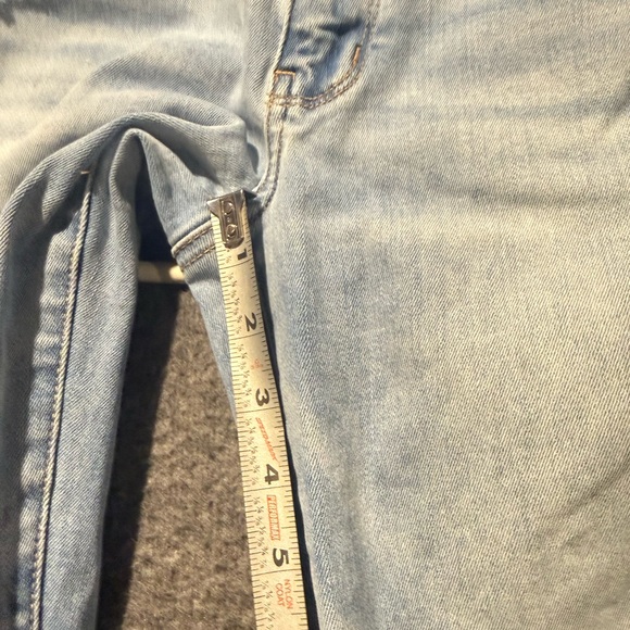 American Eagle Jeans Womens 6 blue Low Rise Flare distressed lightwash fit 29x30 - Picture 7 of 13